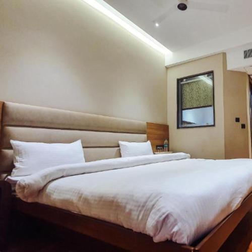 Hotel Ashish Continental Phagwāra Buitenkant foto