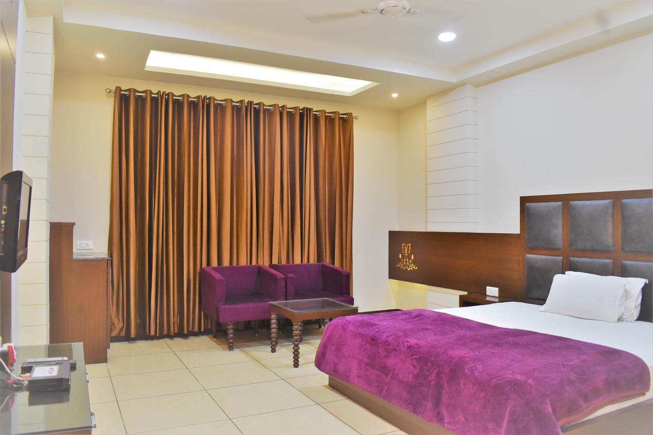 Hotel Ashish Continental Phagwāra Buitenkant foto