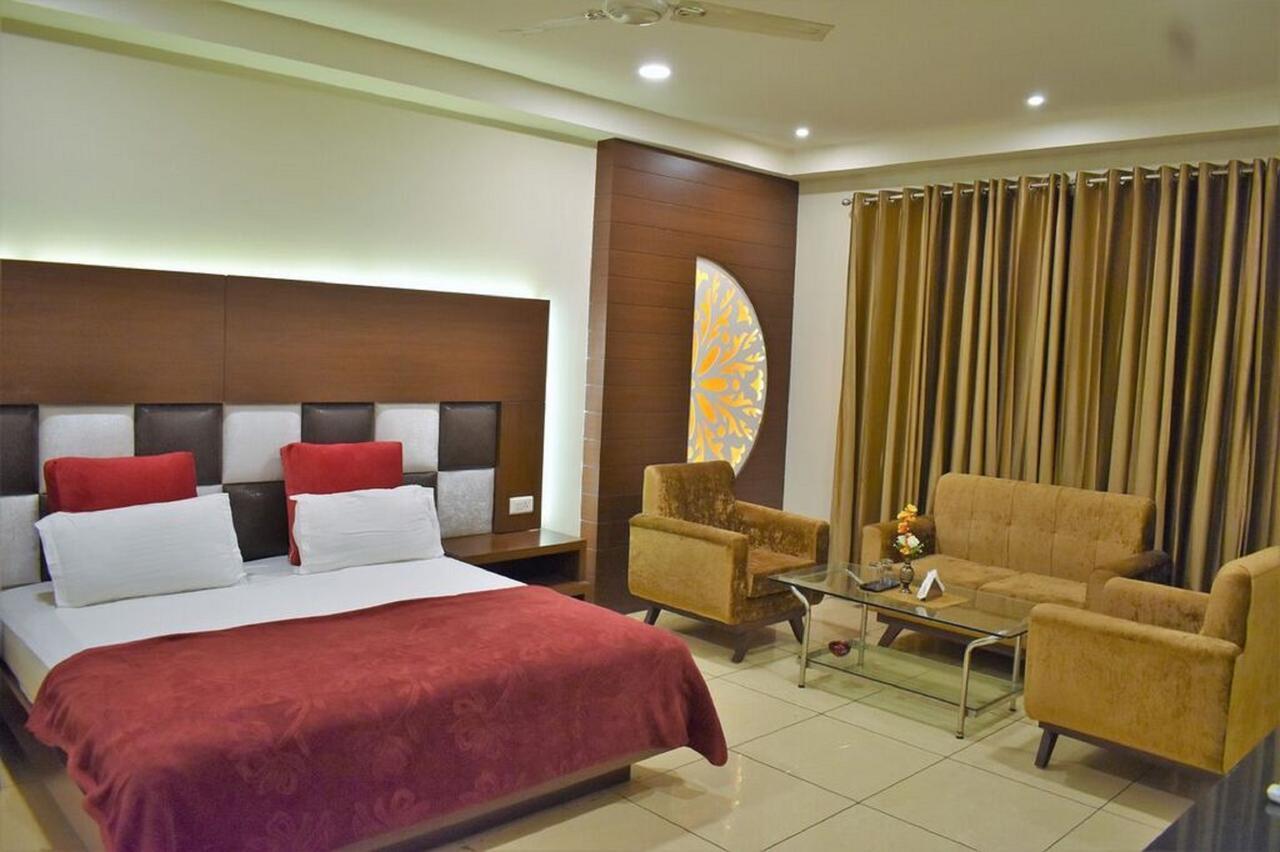 Hotel Ashish Continental Phagwāra Buitenkant foto