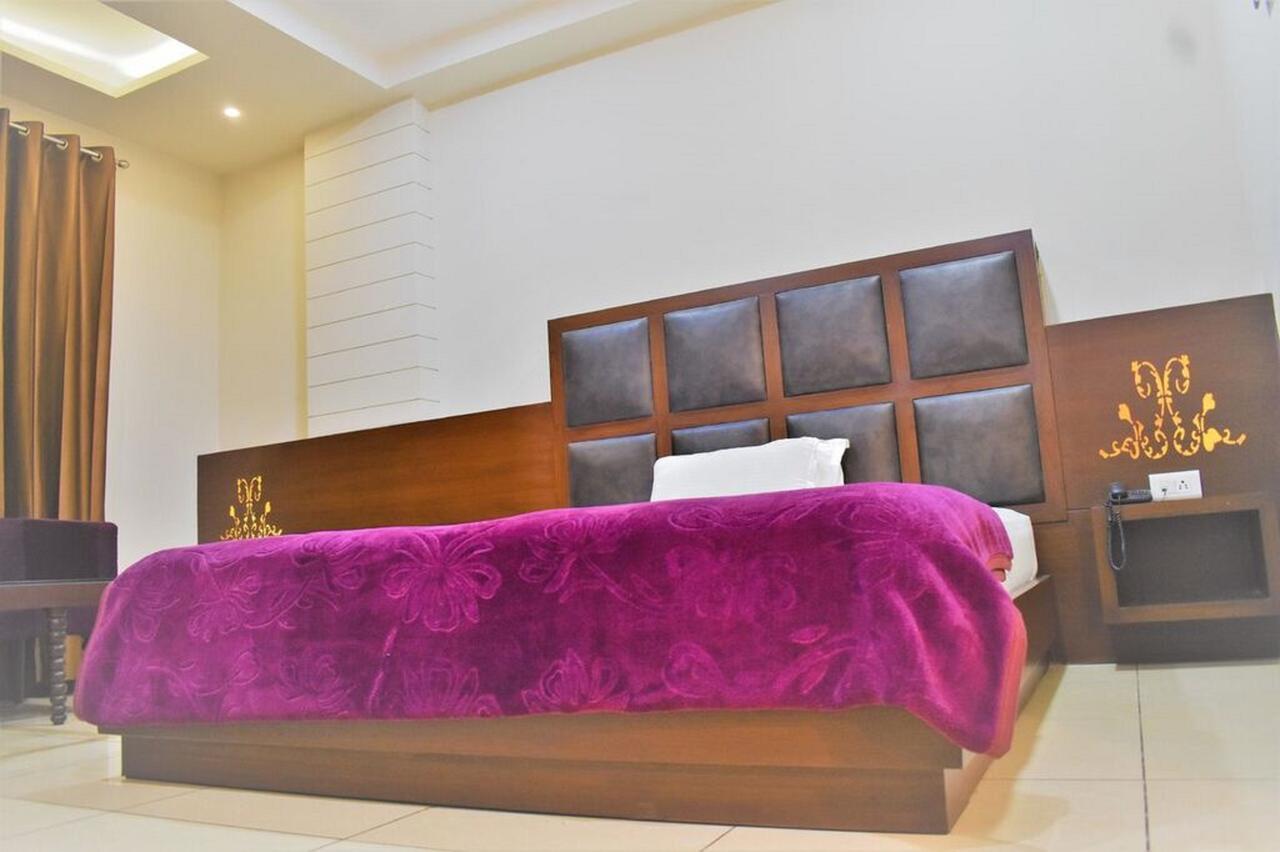Hotel Ashish Continental Phagwāra Buitenkant foto