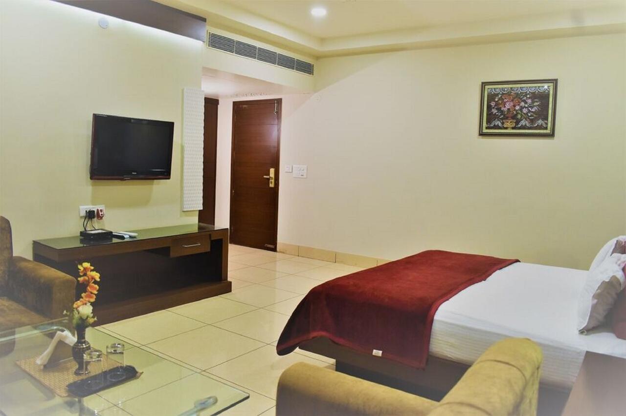 Hotel Ashish Continental Phagwāra Buitenkant foto