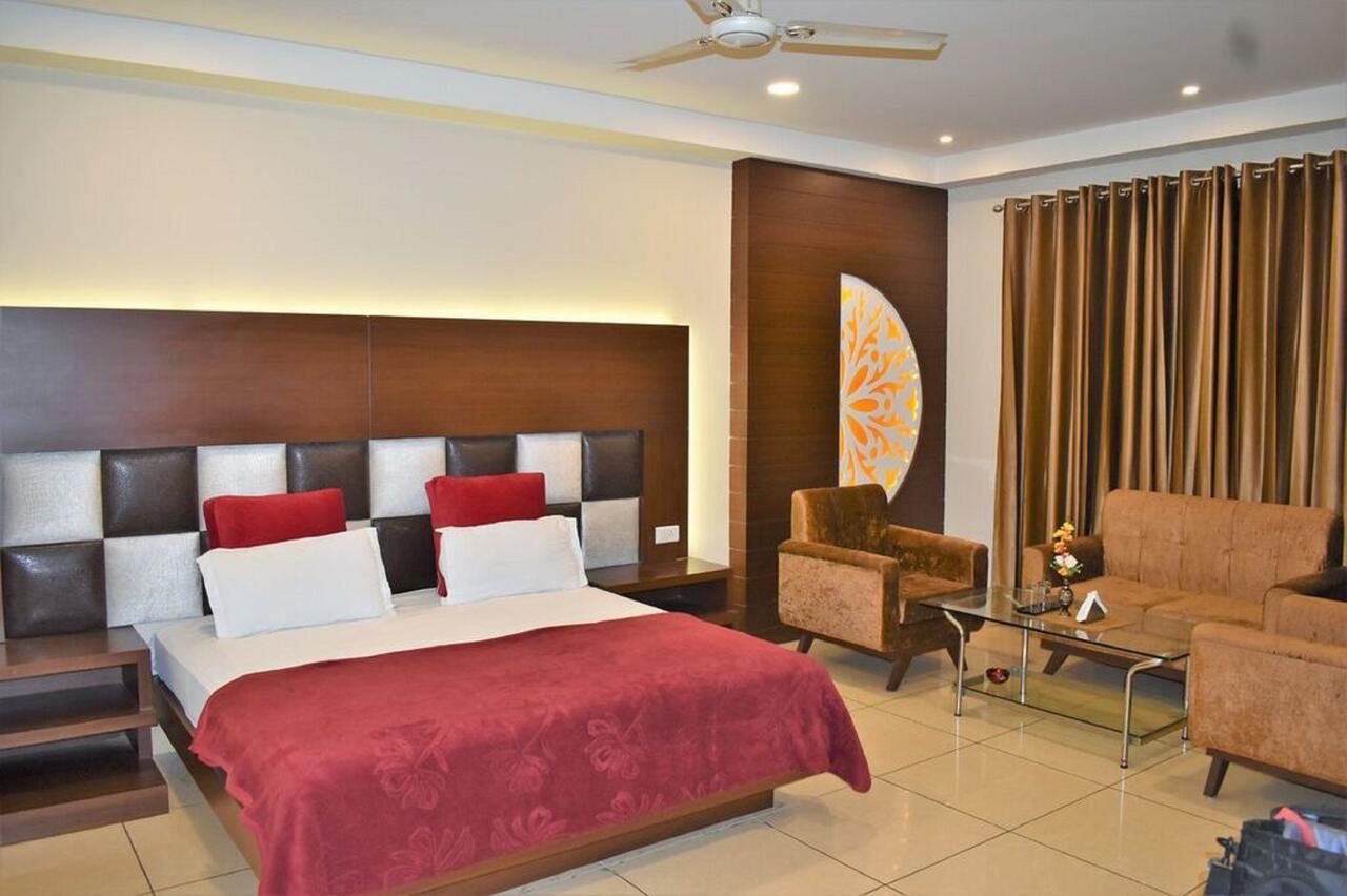 Hotel Ashish Continental Phagwāra Buitenkant foto